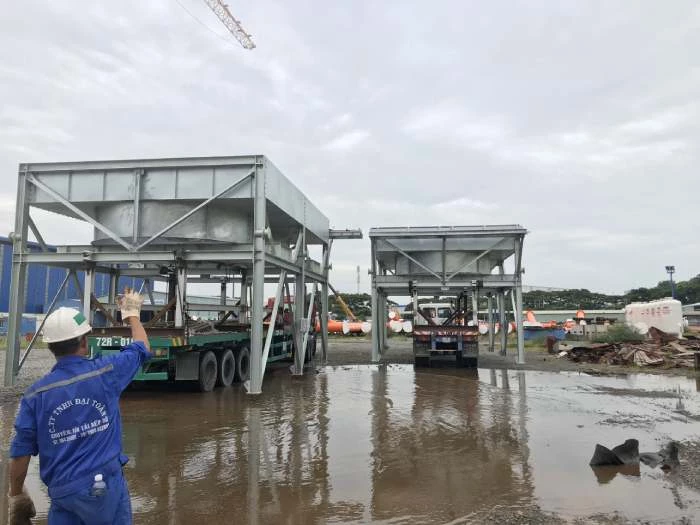 Bốc dỡ hàng hóa